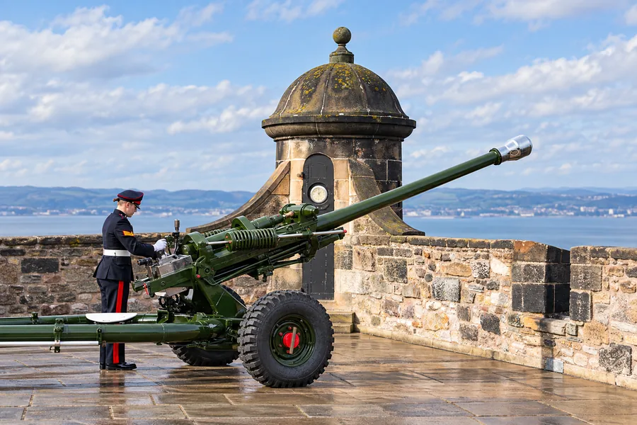 The One o’Clock Gun battery overlooking Edinburgh